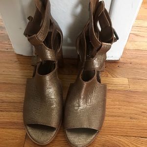 Beautiful Donald Pliner summer shoes